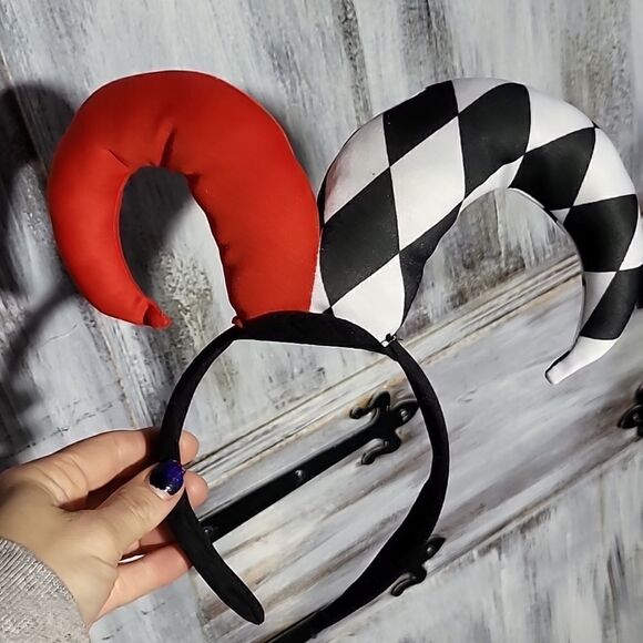 Court Jester Red, White, & Black Costume Girl's Size 4-6T - Picture 6 of 10